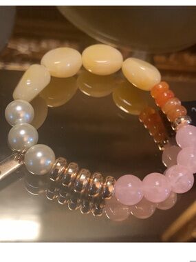 NWOT Inc Pearl Beaded  Stretch Bracelet